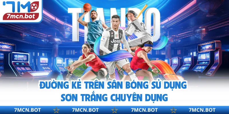 Đường kẻ trên sân bóng sử dụng sơn trắng chuyên dụng